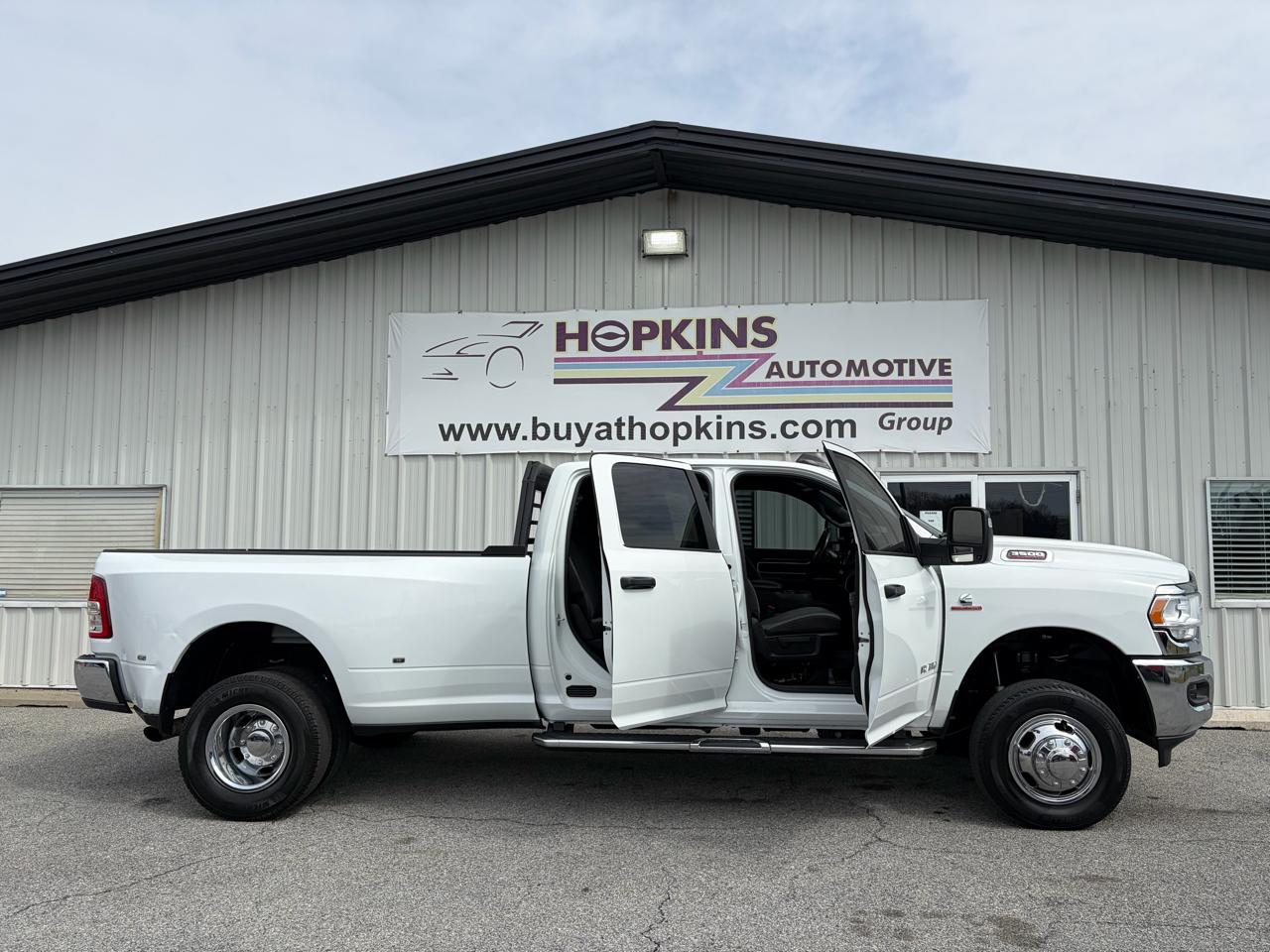 RAM 3500 Big Horn 4x4 Crew Cab 8' Box 2024