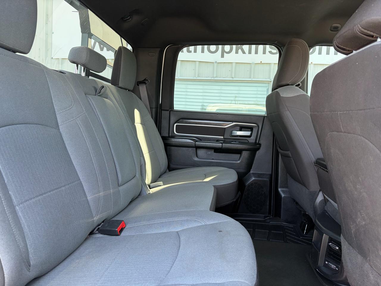 RAM 3500 Big Horn 4x4 Crew Cab 8' Box 2024