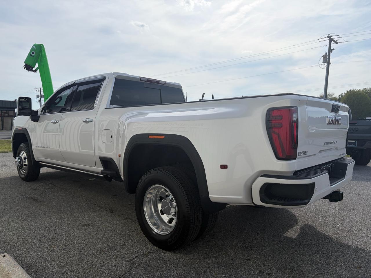 GMC Sierra 3500HD 4WD Crew Cab 172" Denali 2024
