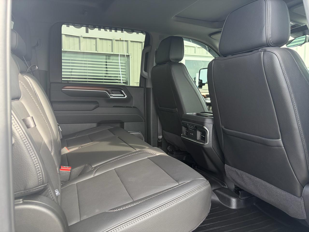 GMC Sierra 3500HD 4WD Crew Cab 172" Denali 2024