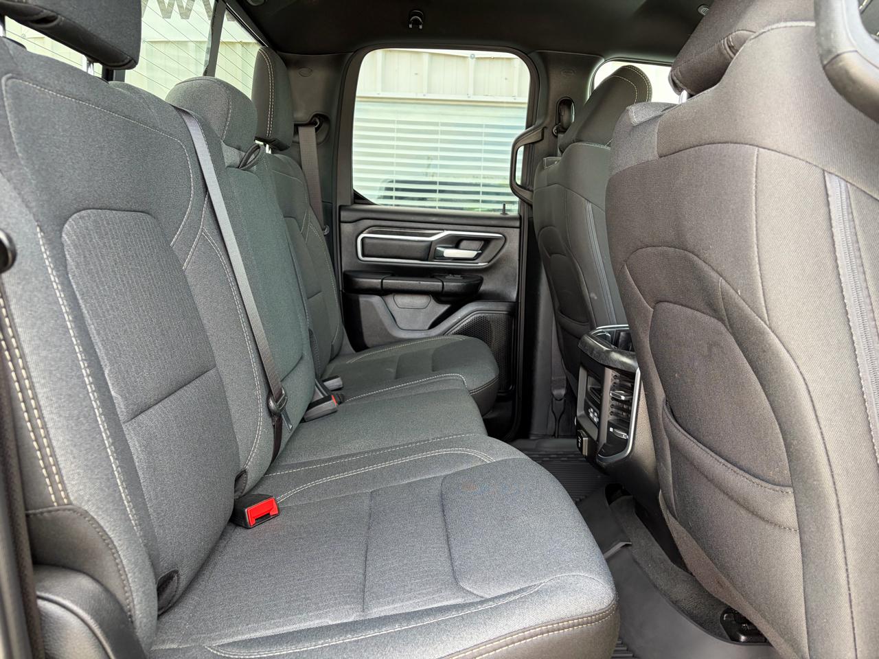 RAM 1500 Big Horn 4x4 Quad Cab 6'4" Box 2021