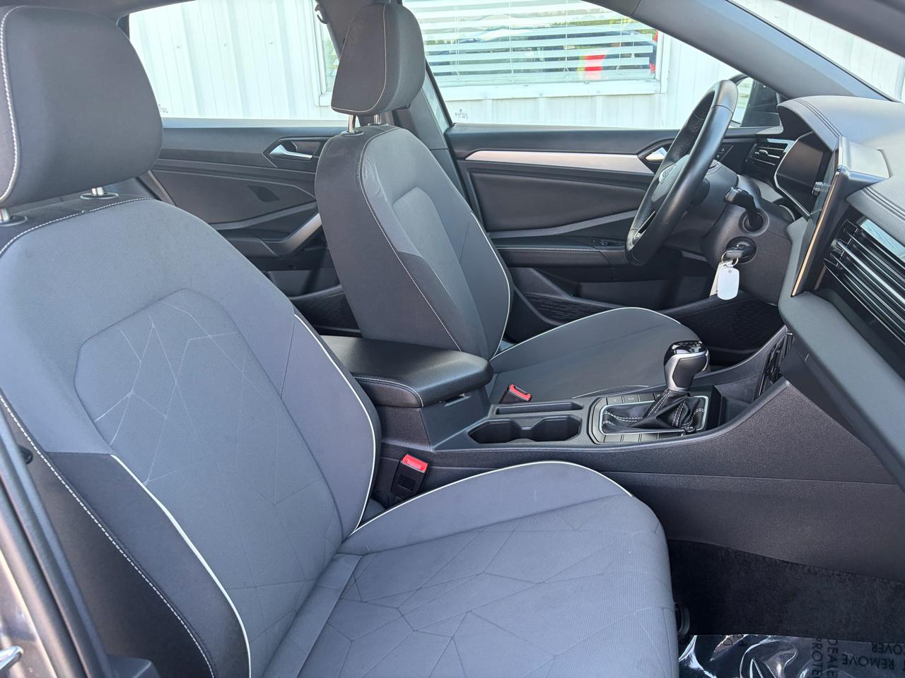 Volkswagen Jetta Sport Auto 2025