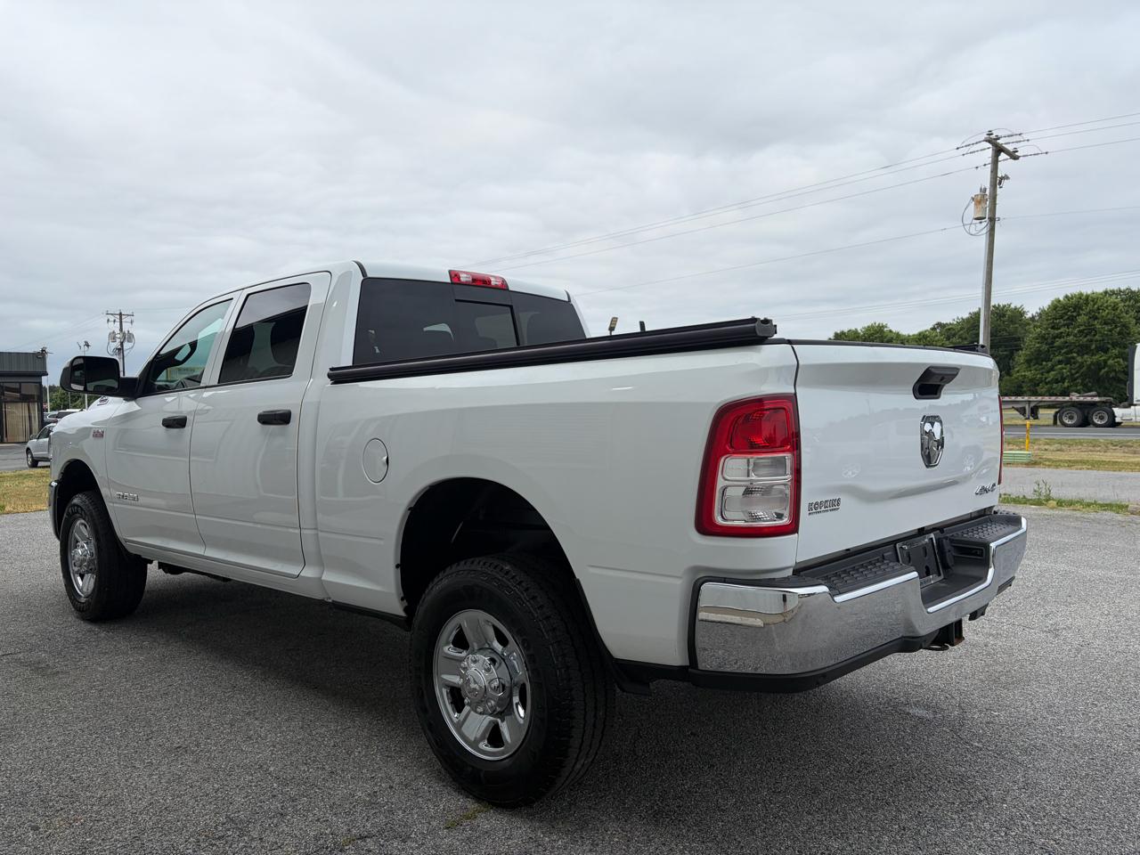 RAM 2500 Tradesman 4x4 Crew Cab 6'4" Box 2022