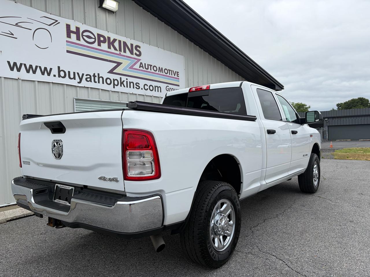RAM 2500 Tradesman 4x4 Crew Cab 6'4" Box 2022