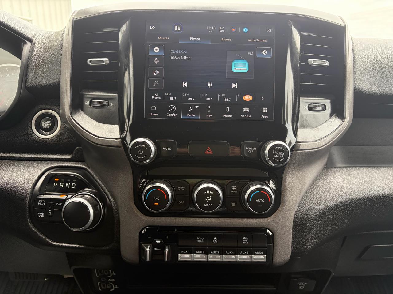RAM 2500 Tradesman 4x4 Crew Cab 6'4" Box 2022