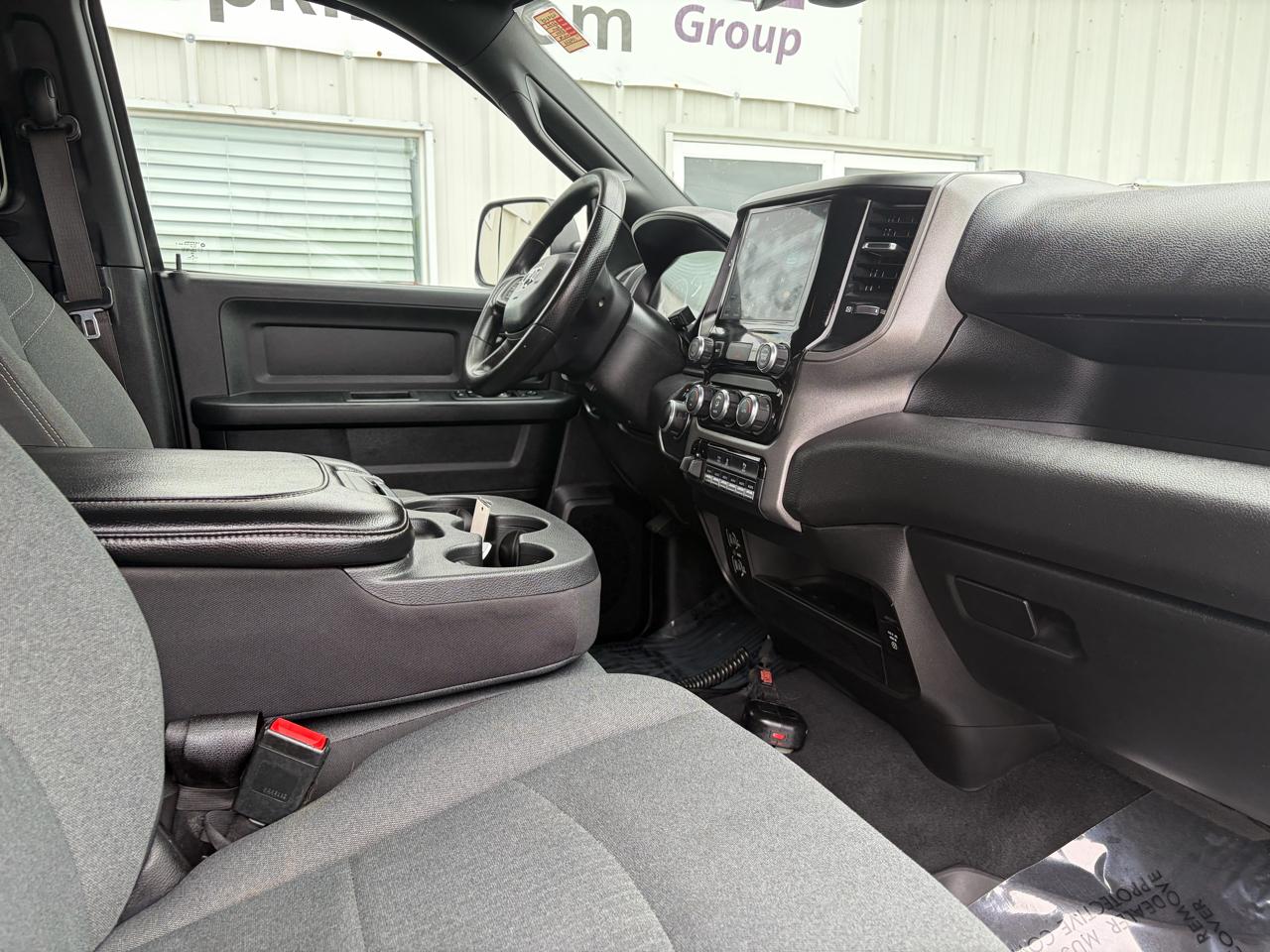 RAM 2500 Tradesman 4x4 Crew Cab 6'4" Box 2022