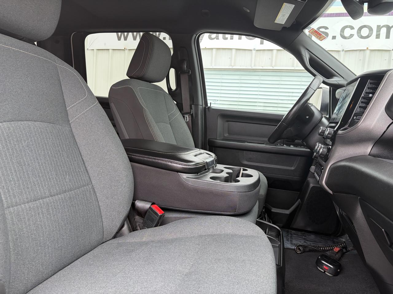 RAM 2500 Tradesman 4x4 Crew Cab 6'4" Box 2022