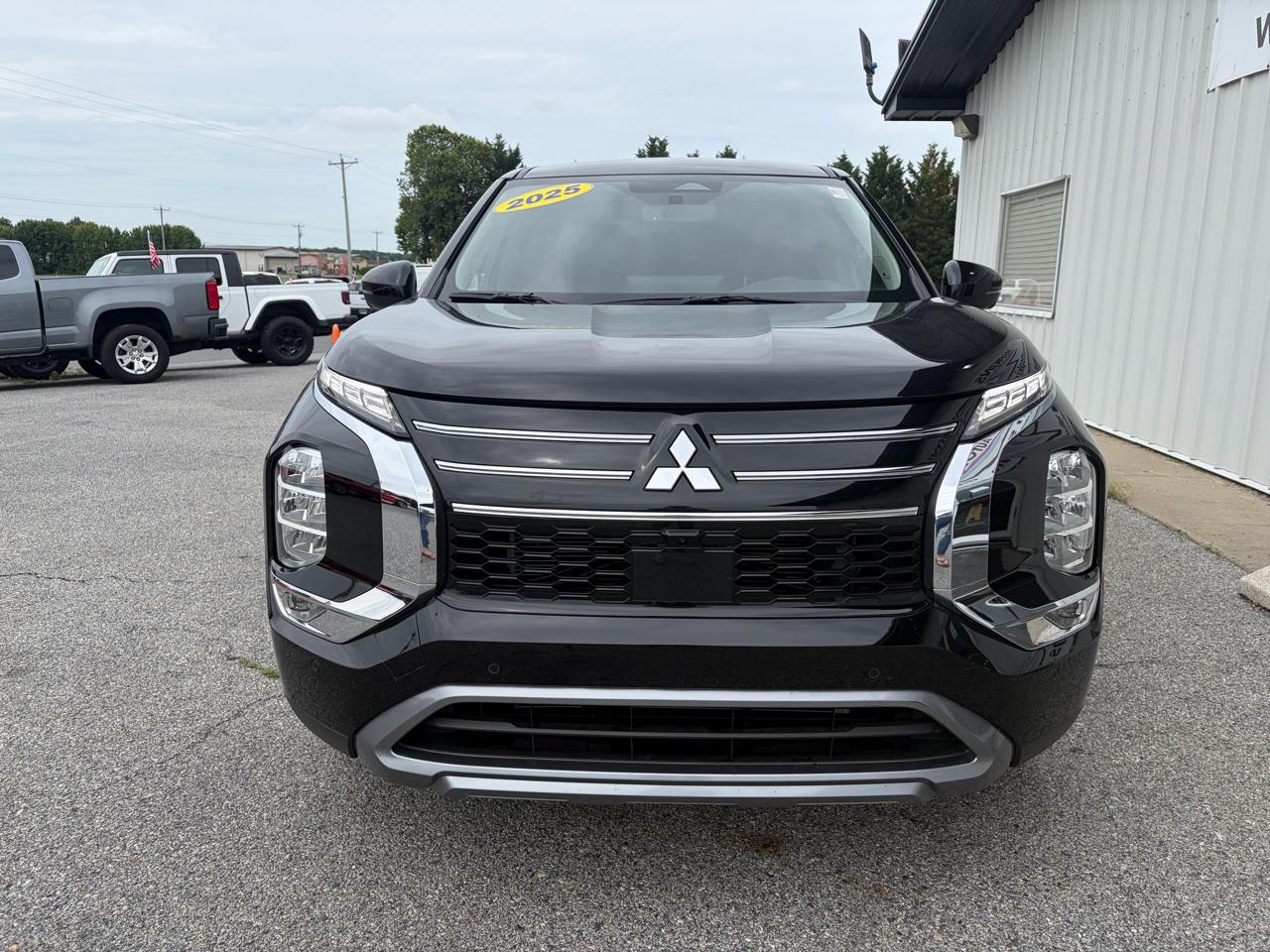 Mitsubishi Outlander SE FWD 2025