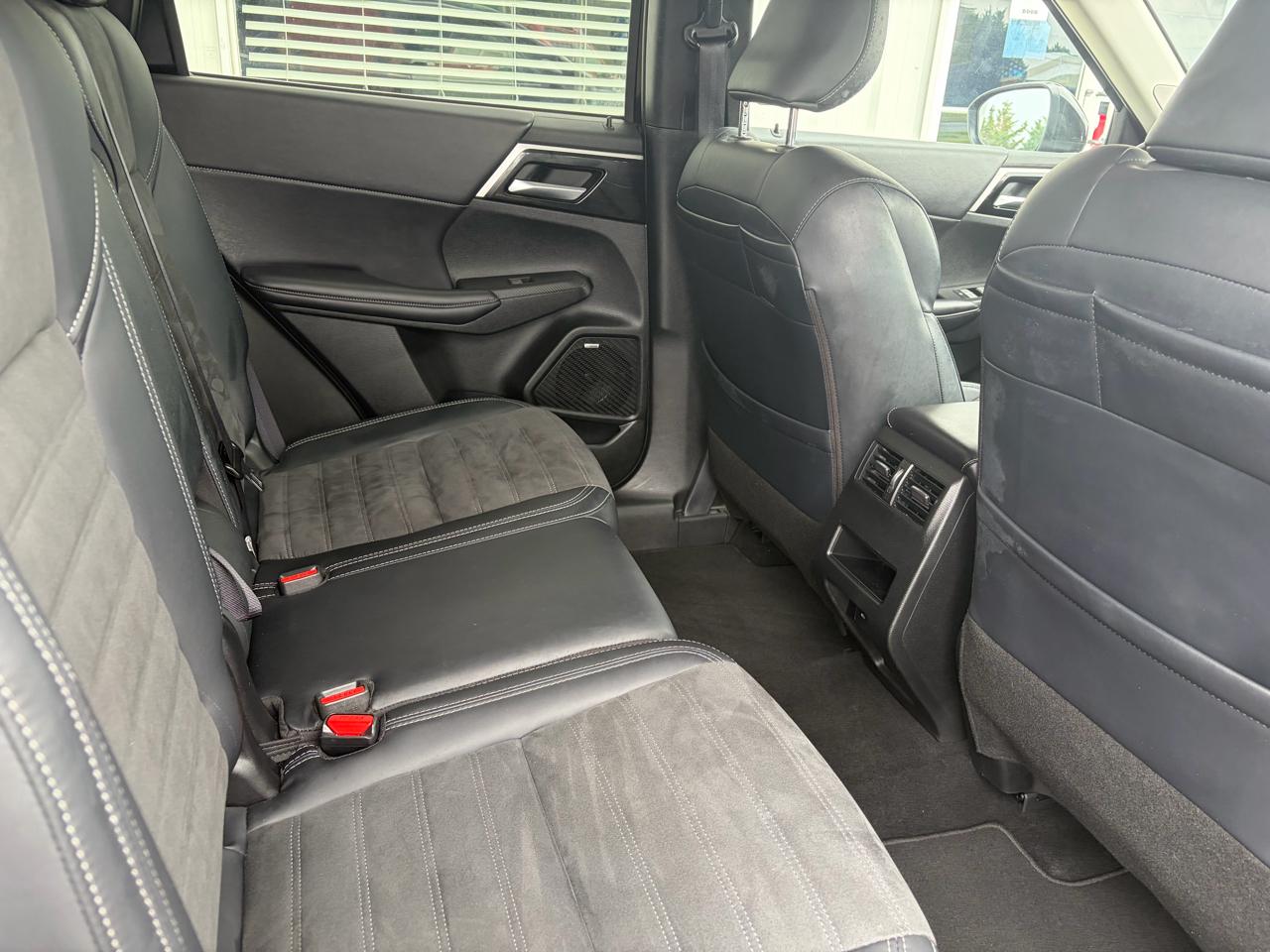 Mitsubishi Outlander SE FWD 2025