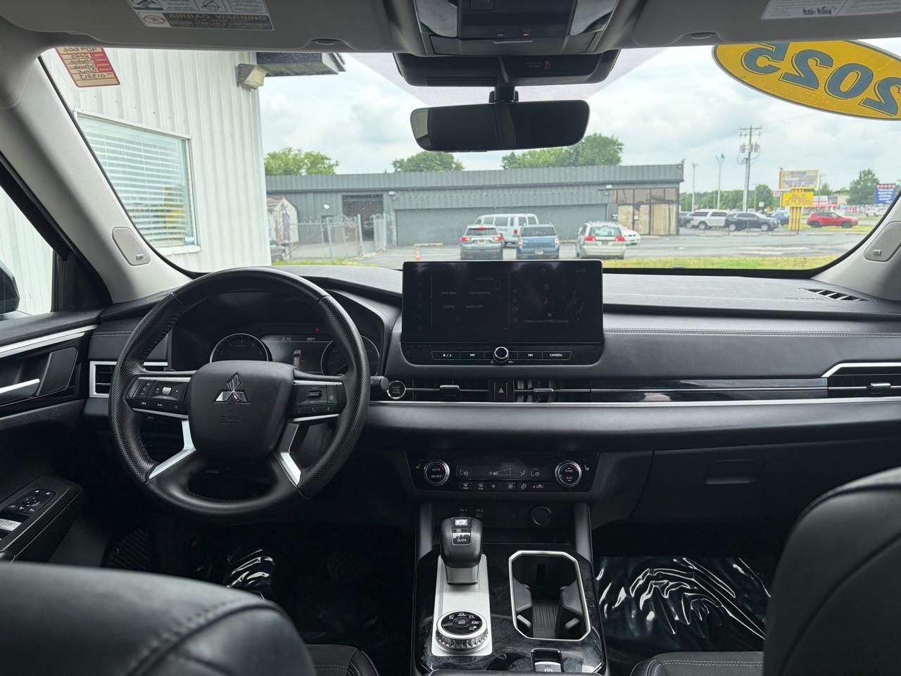 Mitsubishi Outlander SE FWD 2025