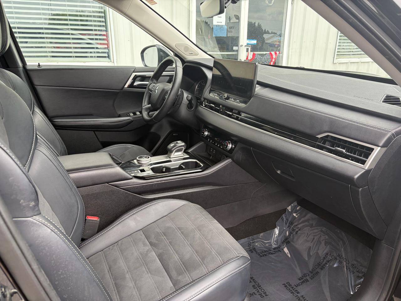 Mitsubishi Outlander SE FWD 2025