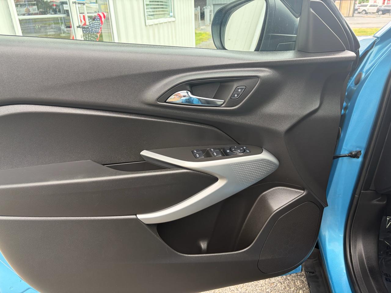 Chevrolet Trax FWD 4dr LS 2025