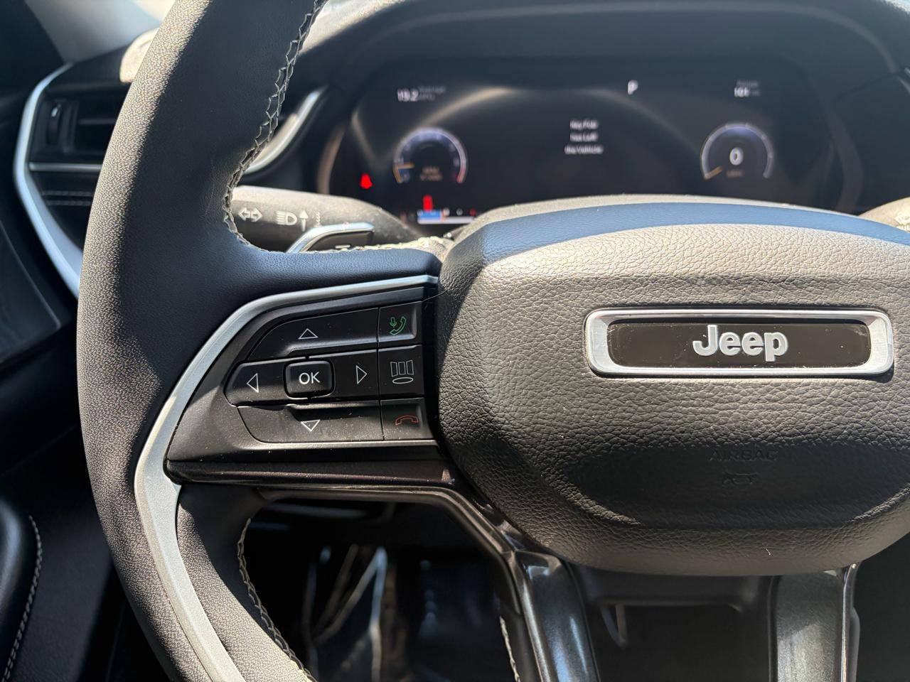 Jeep Grand Cherokee L Laredo 4x4 2023