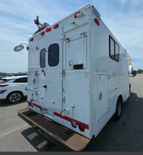 Chevrolet Express Commercial Cutaway RWD 3500 177" WB Work Van 2009