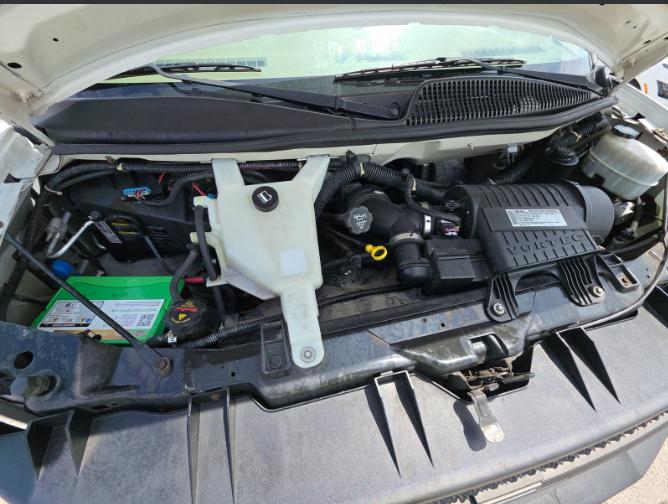 Chevrolet Express Commercial Cutaway RWD 3500 177" WB Work Van 2009