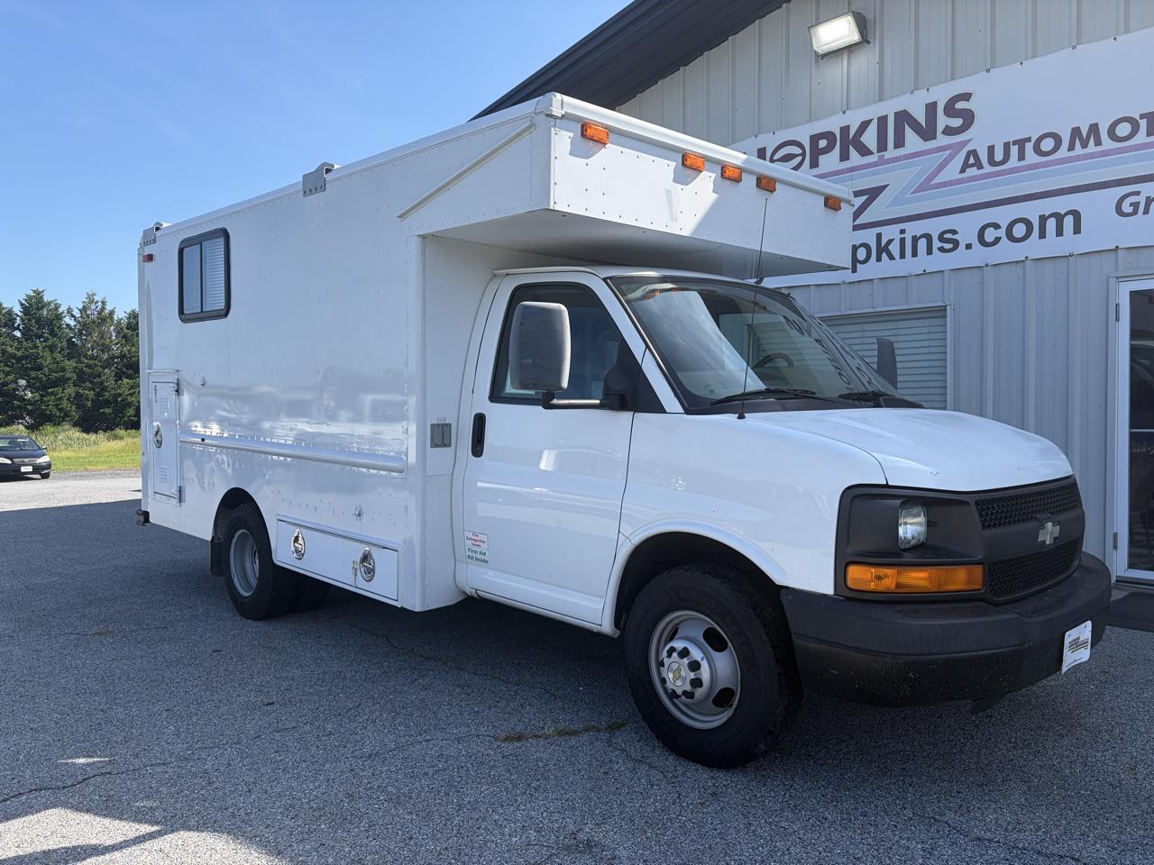 Chevrolet Express Commercial Cutaway RWD 3500 177" WB Work Van 2009