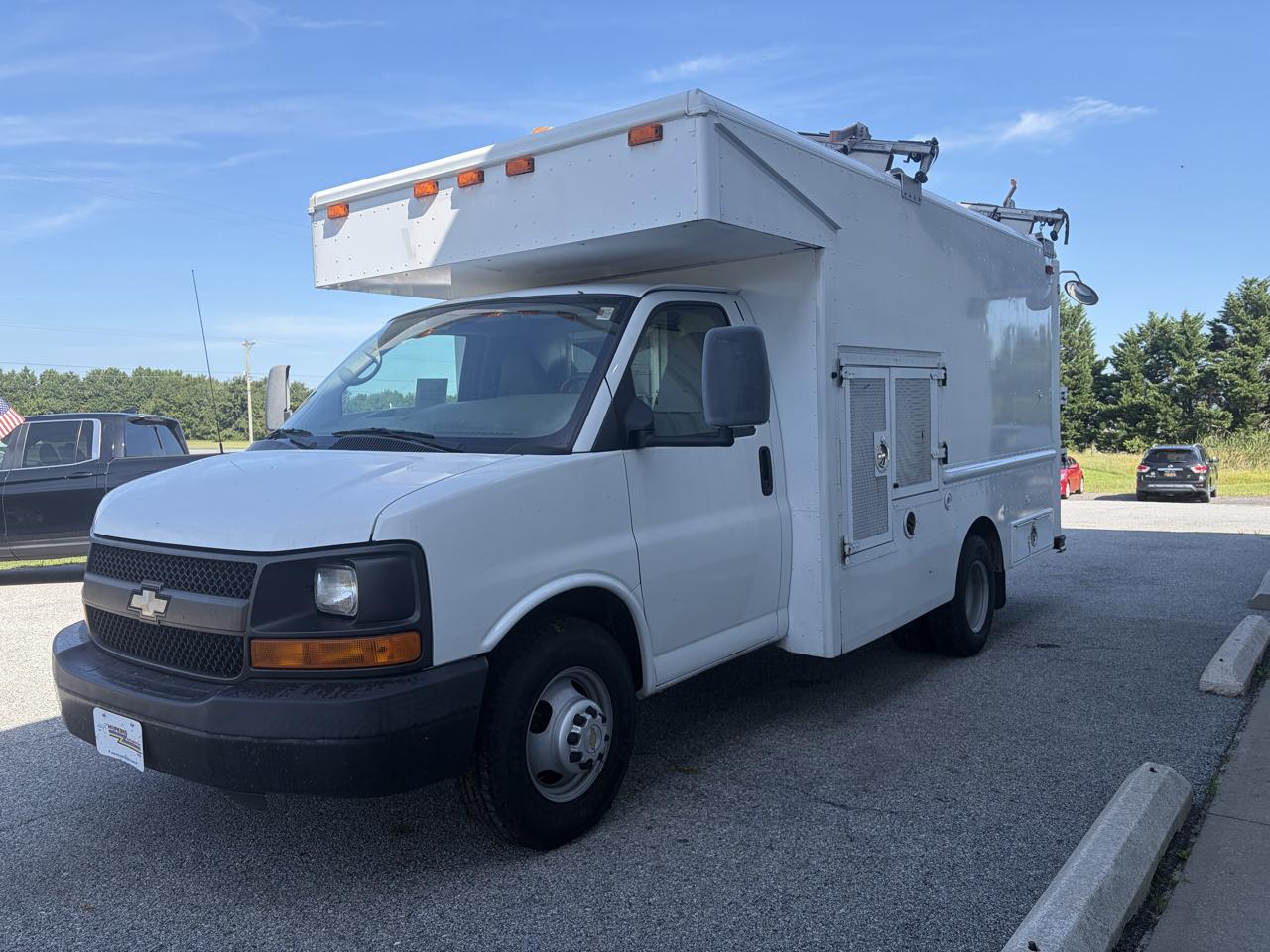 Chevrolet Express Commercial Cutaway RWD 3500 177" WB Work Van 2009