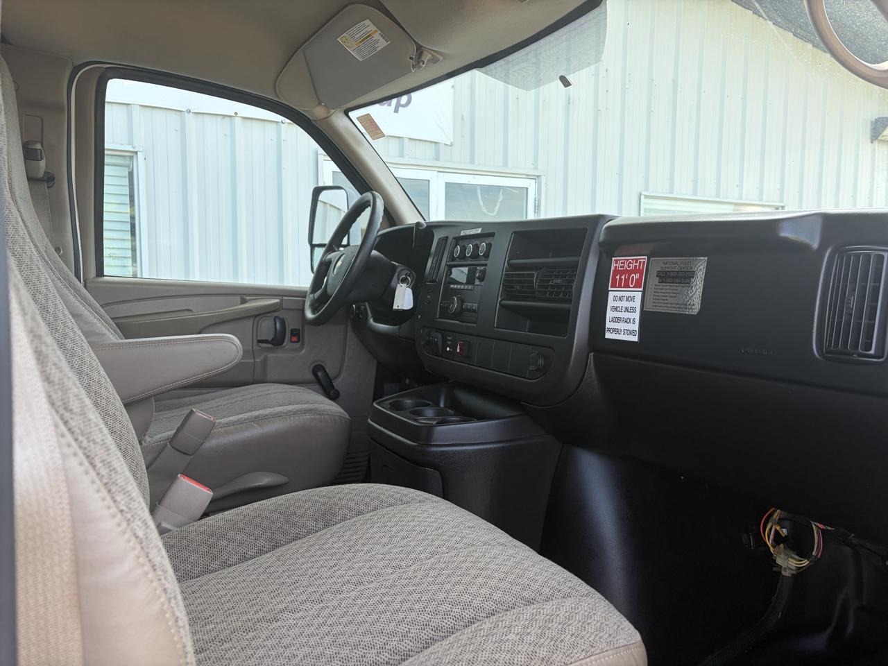 Chevrolet Express Commercial Cutaway RWD 3500 177" WB Work Van 2009