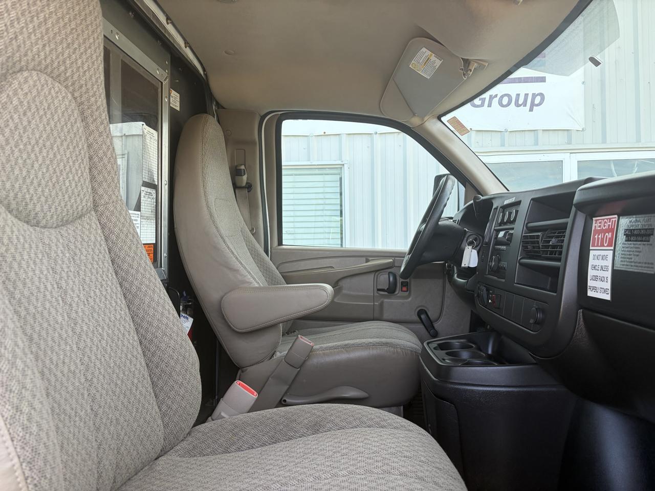 Chevrolet Express Commercial Cutaway RWD 3500 177" WB Work Van 2009