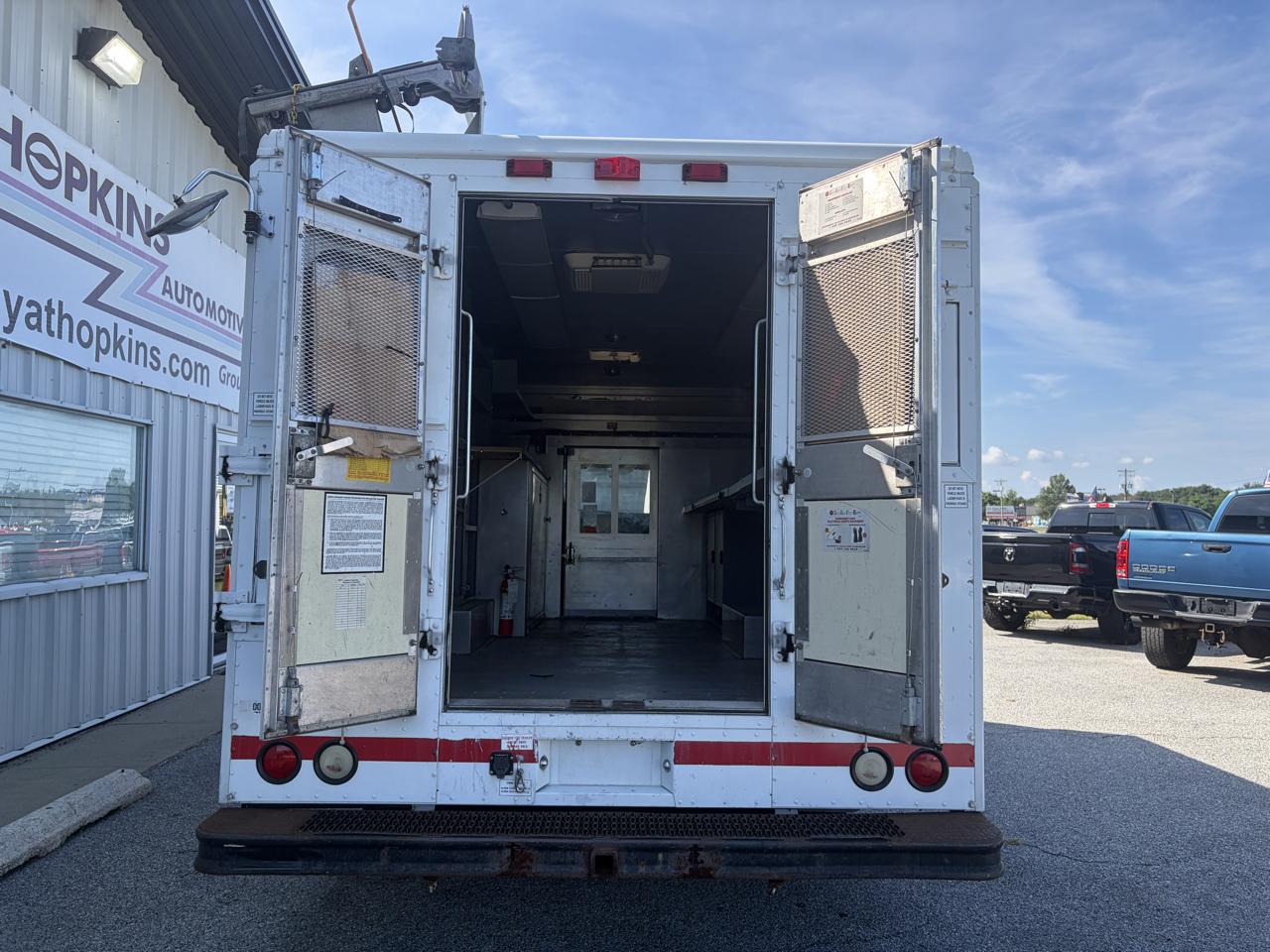Chevrolet Express Commercial Cutaway RWD 3500 177" WB Work Van 2009