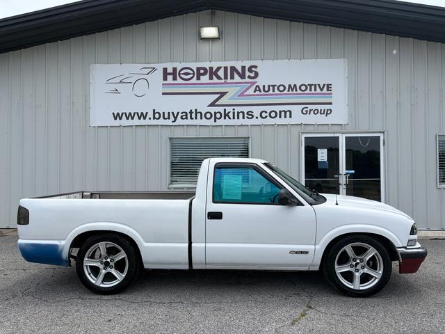 White 1996 Chevrolet S-10 RWD Pickup Truck Rear-Wheel Drive Manual