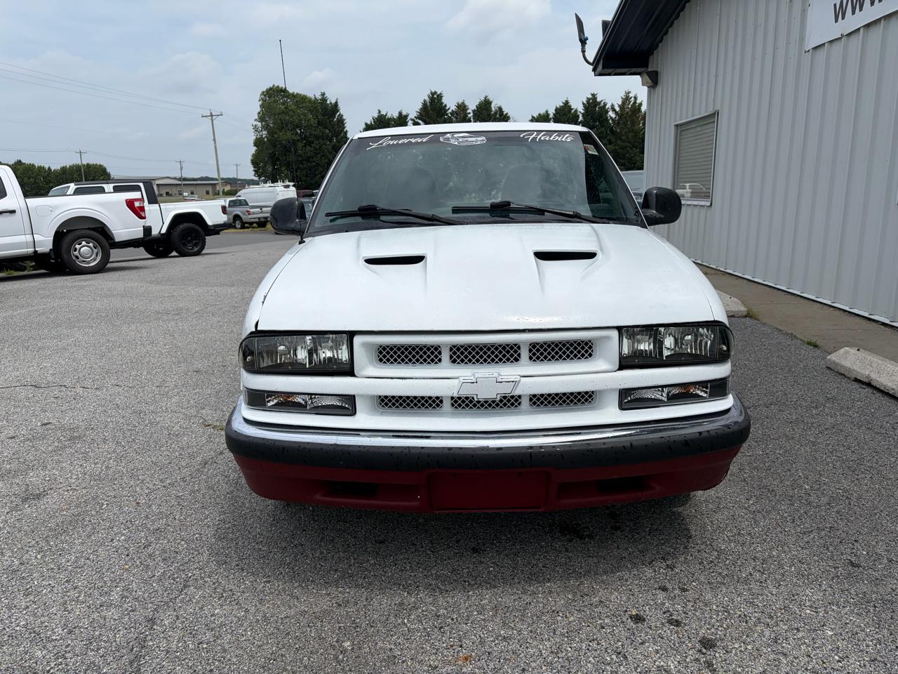Chevrolet S-10 Reg Cab 108.3" WB 1996
