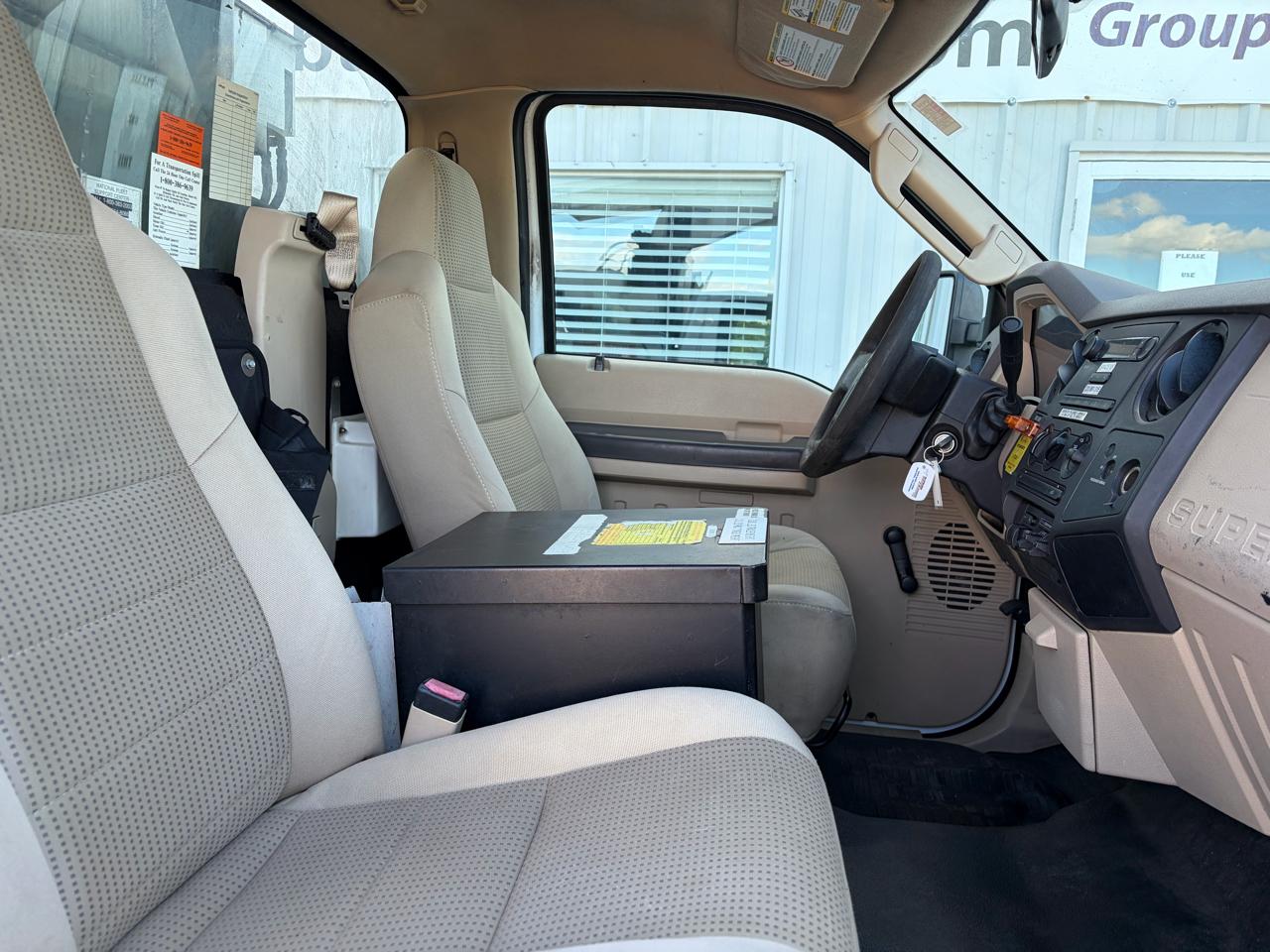 Ford Super Duty F-350 DRW 2WD Reg Cab 141" WB 60" CA XL 2008