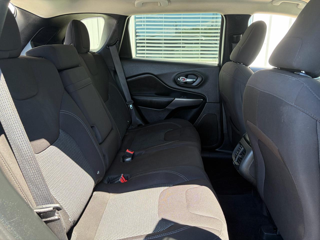Jeep Cherokee Latitude FWD 2019