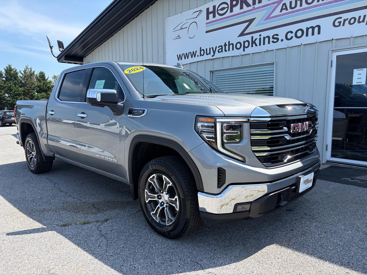 GMC Sierra 1500 4WD Crew Cab 147" SLT 2024