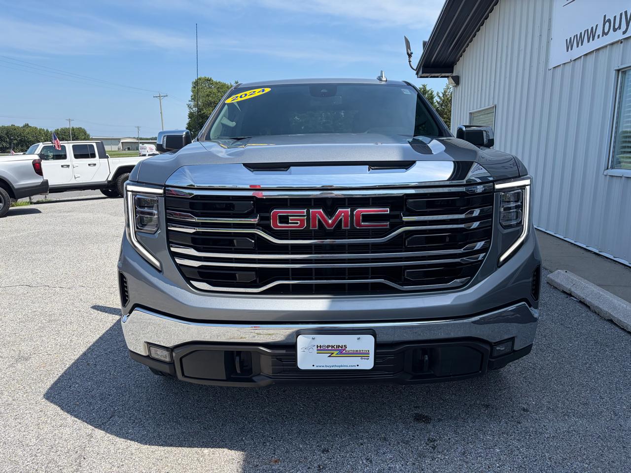 GMC Sierra 1500 4WD Crew Cab 147" SLT 2024
