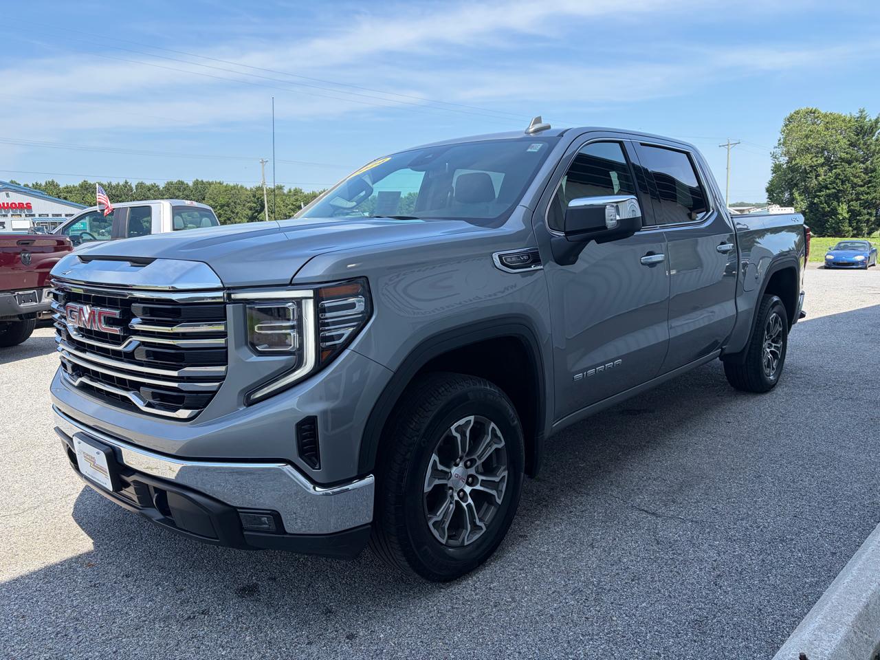 GMC Sierra 1500 4WD Crew Cab 147" SLT 2024