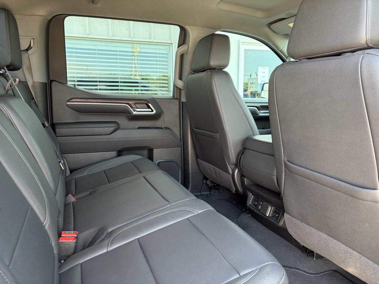 GMC Sierra 1500 4WD Crew Cab 147" SLT 2024