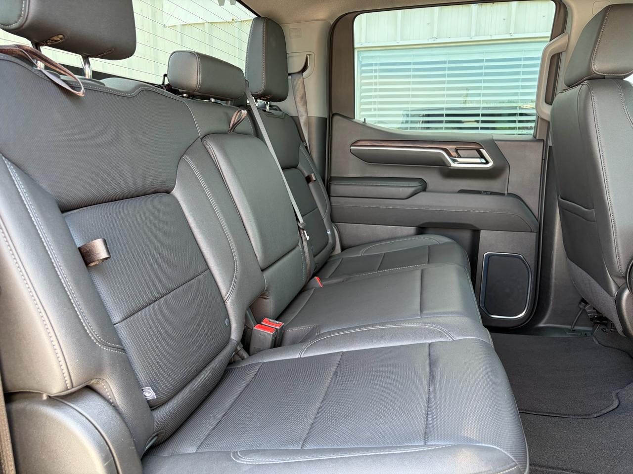 GMC Sierra 1500 4WD Crew Cab 147" SLT 2024