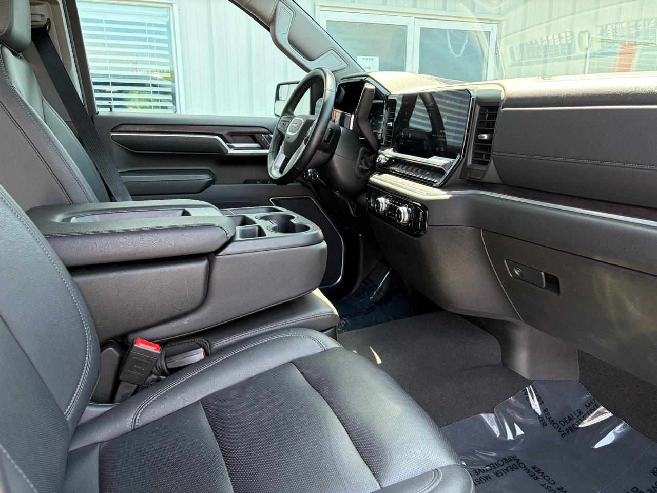 GMC Sierra 1500 4WD Crew Cab 147" SLT 2024