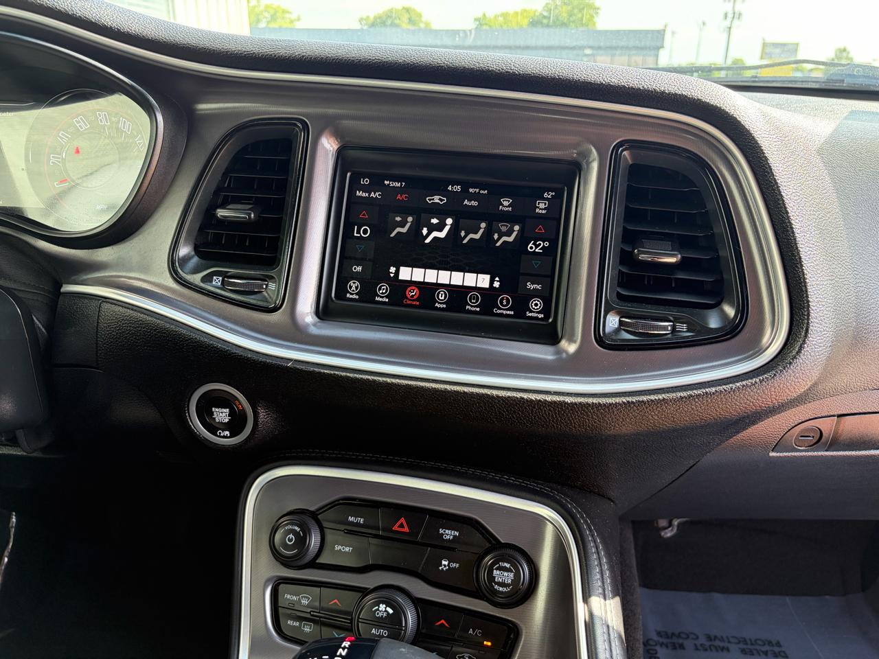 Dodge Challenger SXT RWD 2020