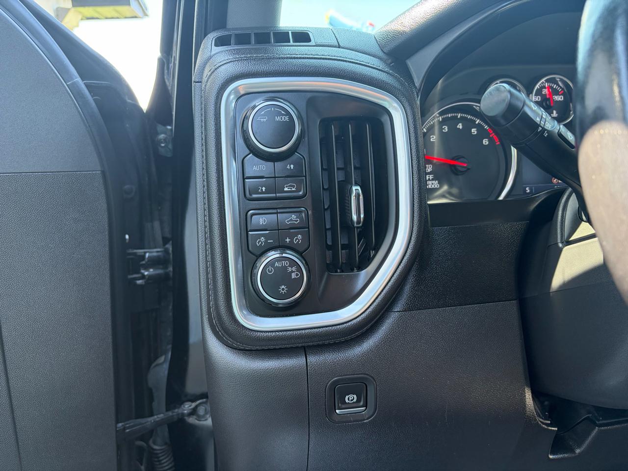 Chevrolet Silverado 1500 4WD Crew Cab 147" RST 2020
