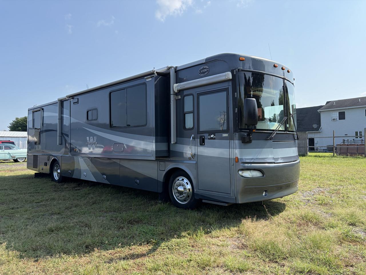 Winnebago Journey  2005
