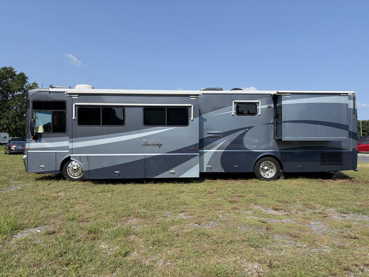Winnebago Journey  2005