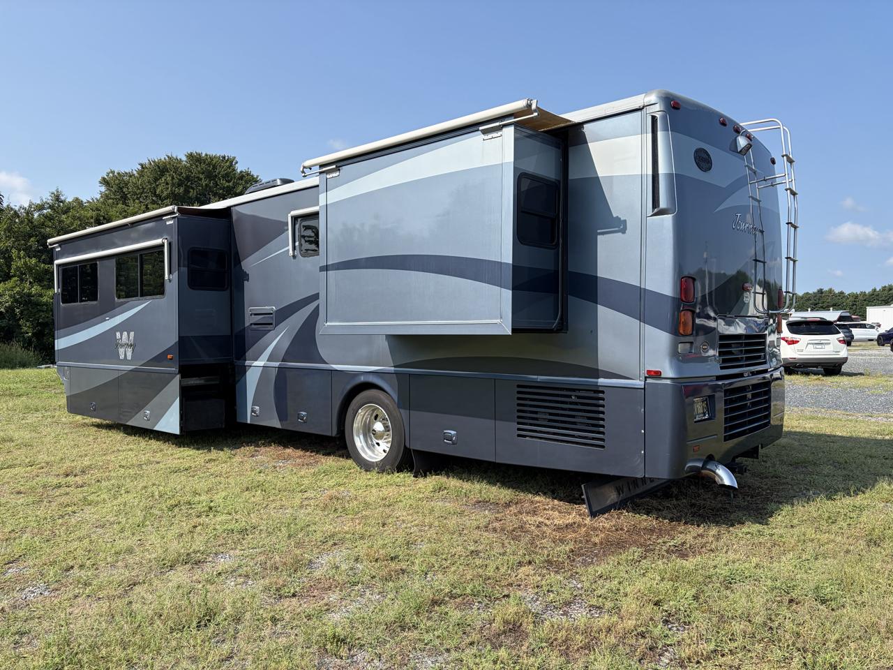 Winnebago Journey  2005