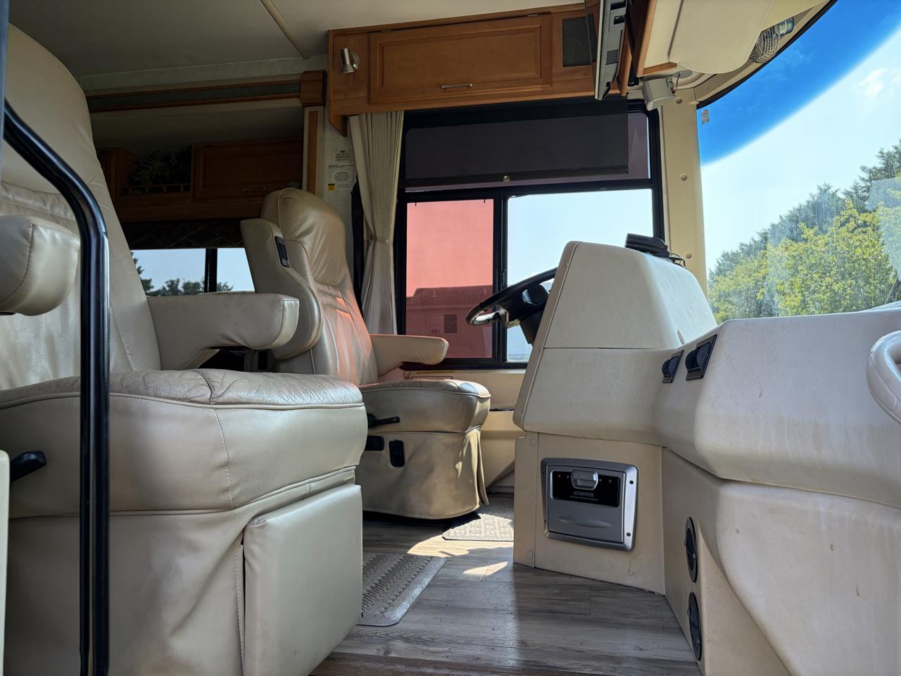 Winnebago Journey  2005