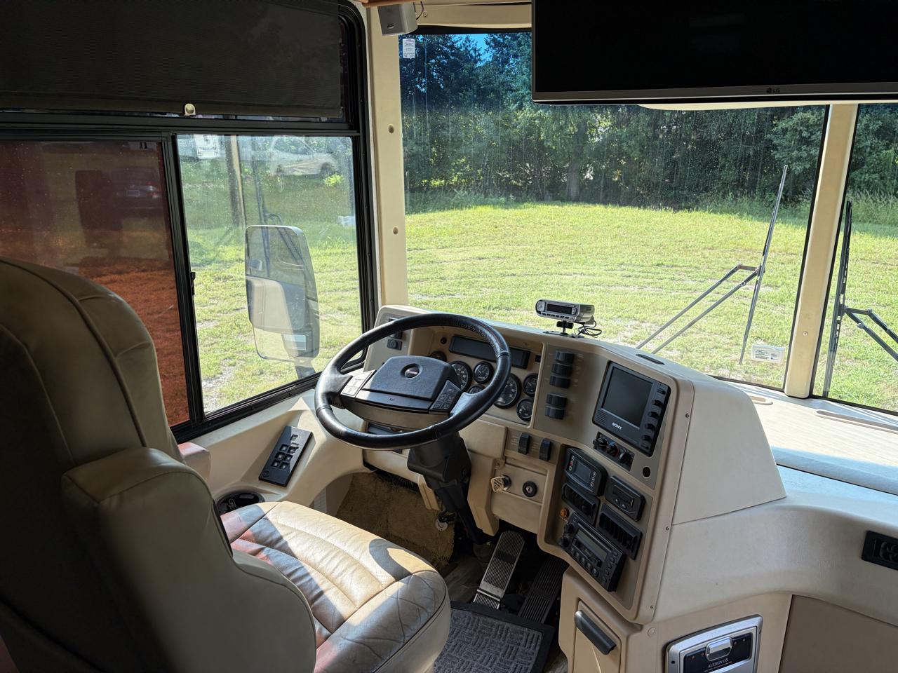 Winnebago Journey  2005
