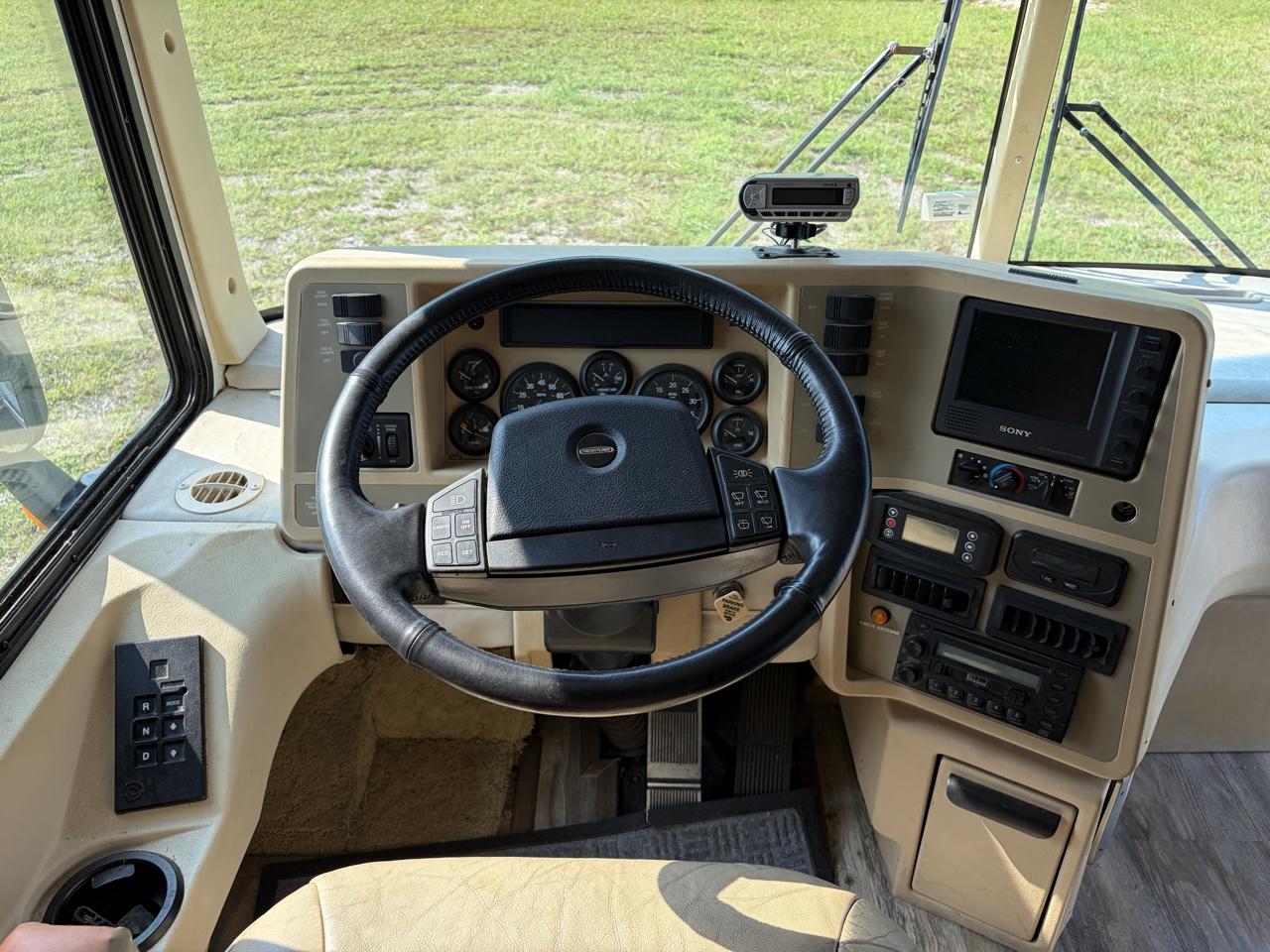 Winnebago Journey  2005