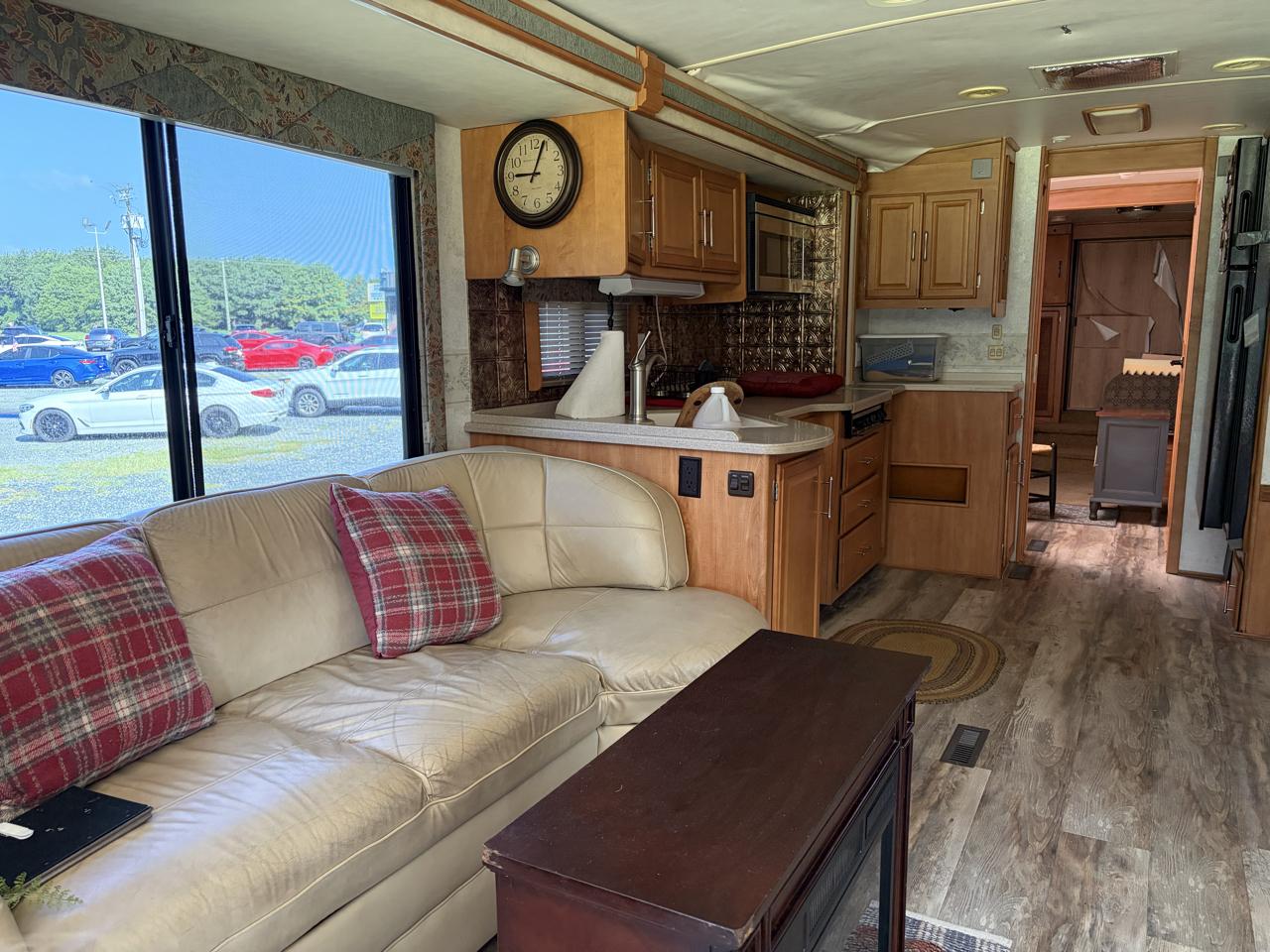 Winnebago Journey  2005