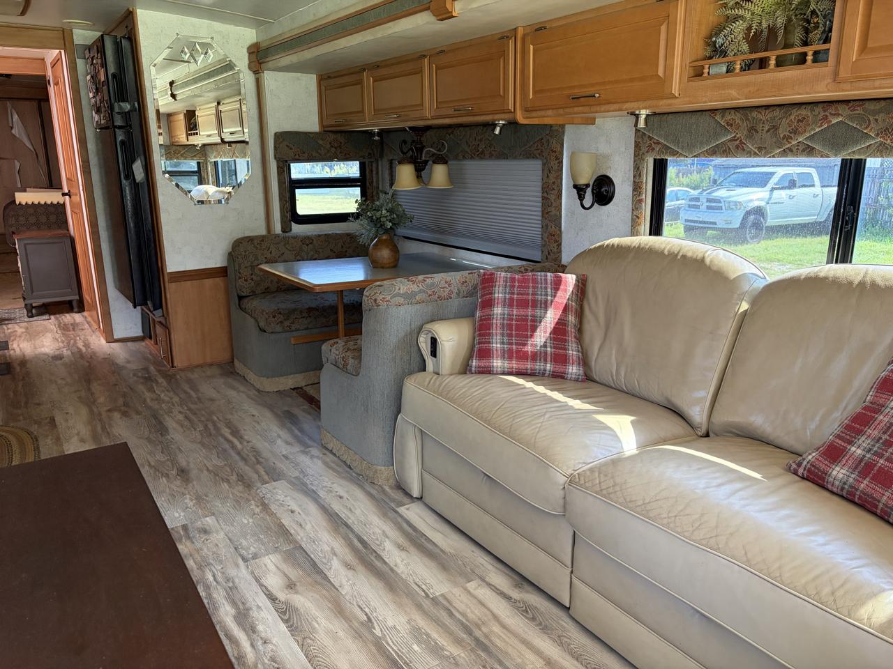 Winnebago Journey  2005