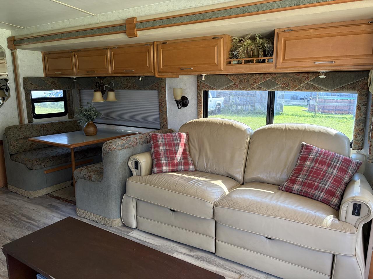 Winnebago Journey  2005