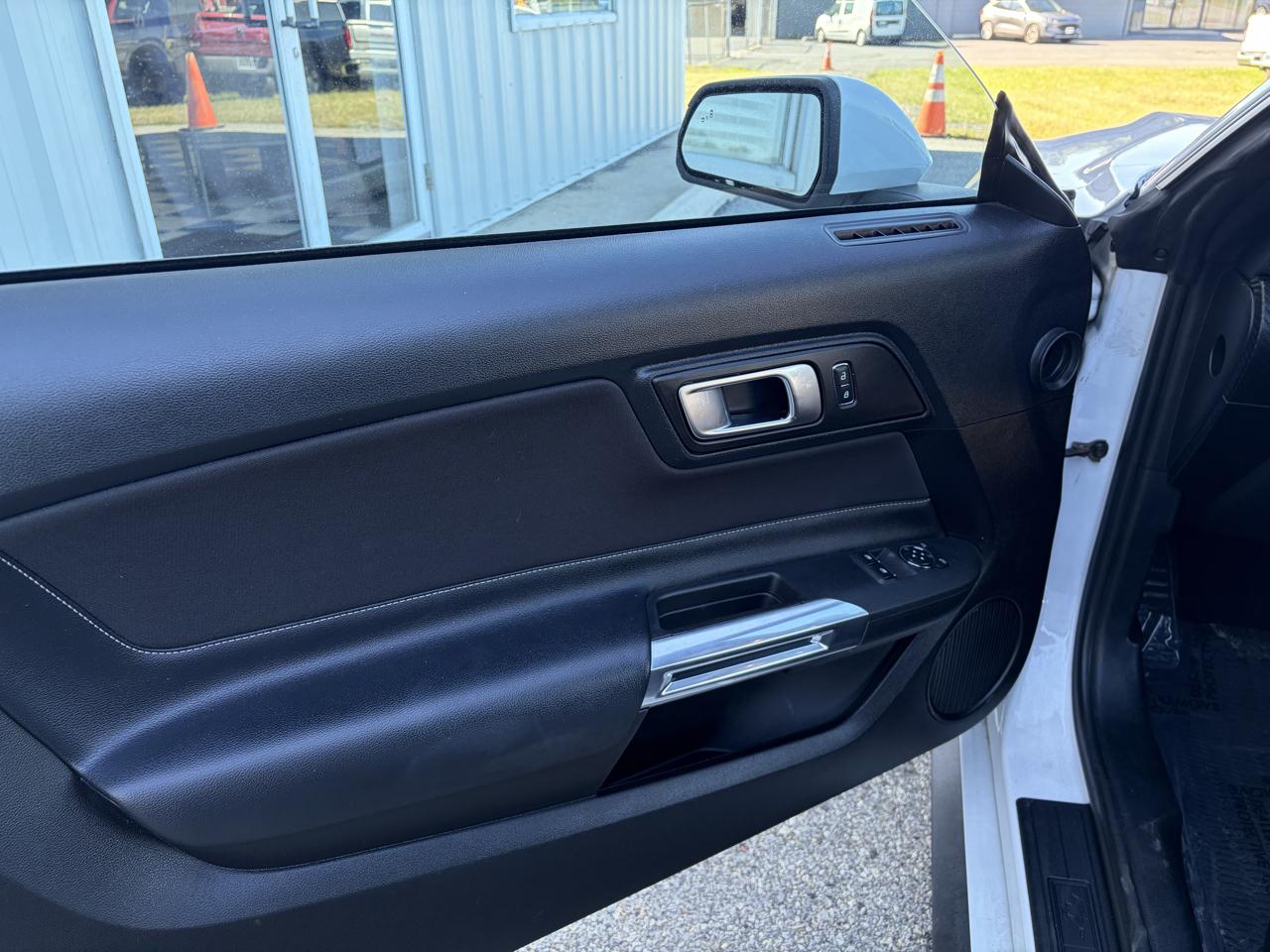 Ford Mustang EcoBoost Fastback 2021