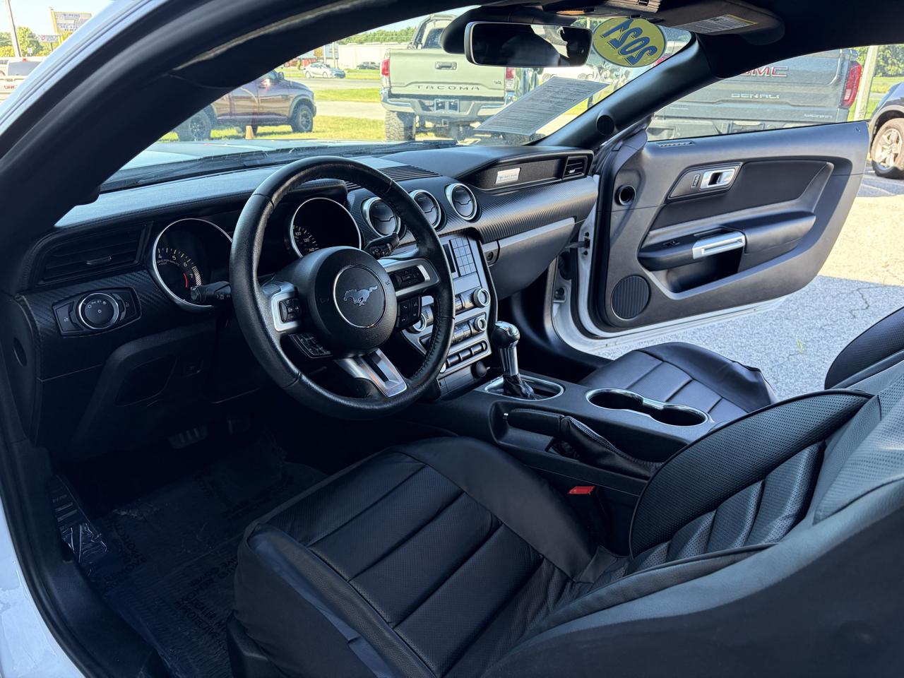 Ford Mustang EcoBoost Fastback 2021