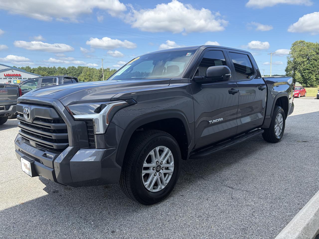 Toyota Tundra 4WD SR5 CrewMax 5.5' Bed (Natl) 2025