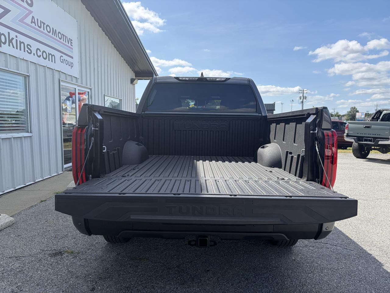Toyota Tundra 4WD SR5 CrewMax 5.5' Bed (Natl) 2025