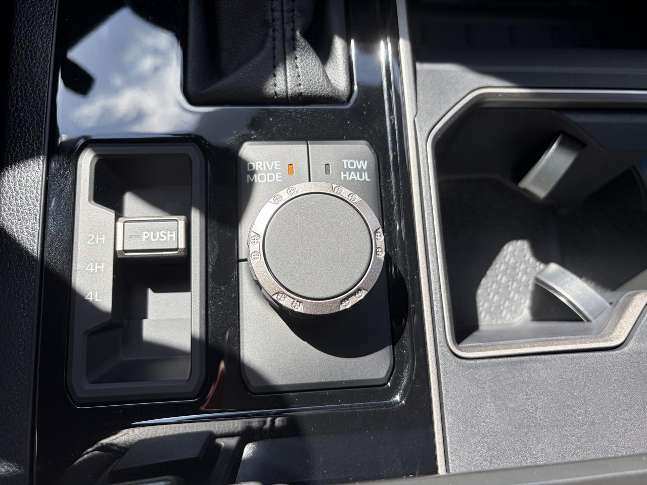 Toyota Tundra 4WD SR5 CrewMax 5.5' Bed (Natl) 2025